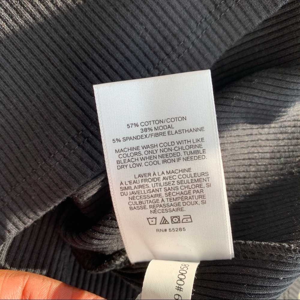 ❌SOLD❌NWOT Express Black Front Cut Out Top Sz M - Picture 8 of 10